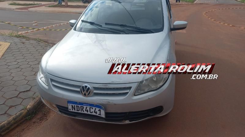 Acidente de trânsito em rotatória deixou condutora de moto ferida nesta manhã, em Rolim de Moura Acidente de trânsito em rotatória deixou condutora de moto ferida nesta manhã, em Rolim de Moura