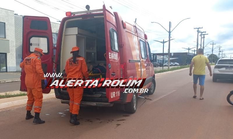 Acidente de trânsito em rotatória deixou condutora de moto ferida nesta manhã, em Rolim de Moura Acidente de trânsito em rotatória deixou condutora de moto ferida nesta manhã, em Rolim de Moura