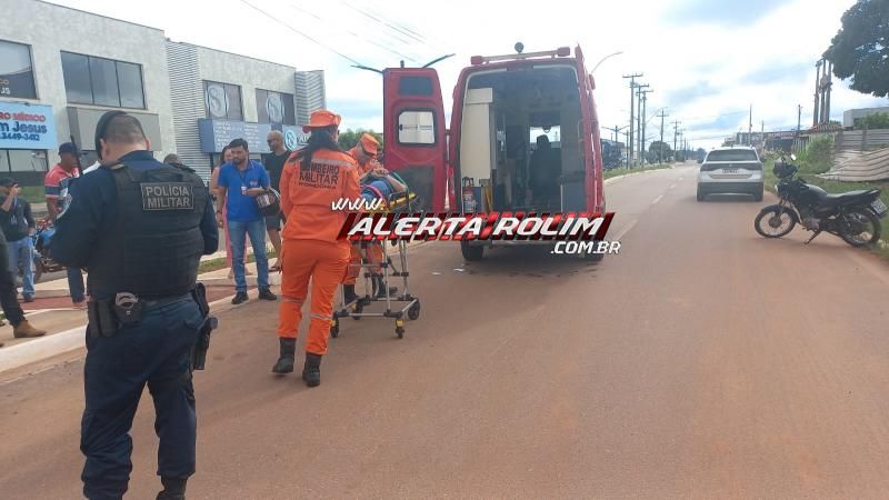 Acidente de trânsito em rotatória deixou condutora de moto ferida nesta manhã, em Rolim de Moura Acidente de trânsito em rotatória deixou condutora de moto ferida nesta manhã, em Rolim de Moura