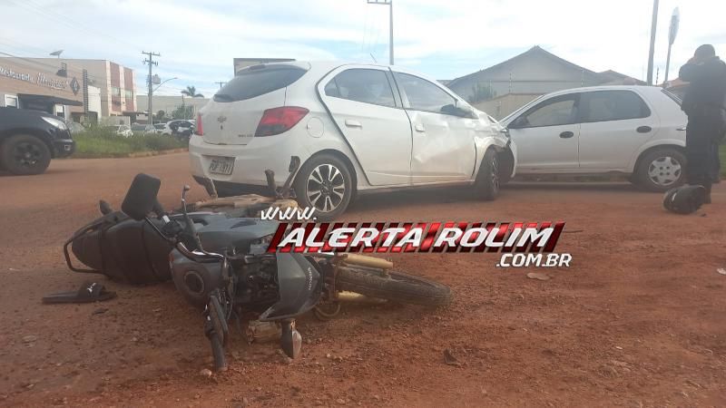 Acidente de trânsito envolvendo dois carros e uma moto foi registrado no penúltimo dia do ano, em Rolim de Moura Acidente de trânsito envolvendo dois carros e uma moto foi registrado no penúltimo dia do ano, em Rolim de Moura
