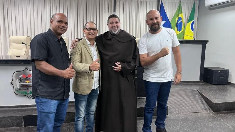 Câmara Municipal de Rolim de Moura realiza sessão solene em homenagem ao Dia da Bíblia Câmara Municipal de Rolim de Moura realiza sessão solene em homenagem ao Dia da Bíblia