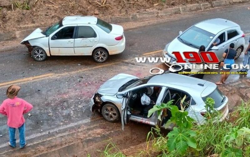 Colisão frontal entre dois veículos foi registrada na linha P 50, em Alta Floresta do Oeste Colisão frontal entre dois veículos foi registrada na linha P 50, em Alta Floresta do Oeste