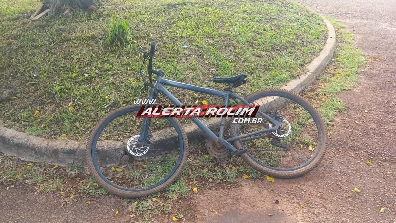 Duas adolescentes foram socorridas após colisão entre bicicleta e caminhonete no bairro São Cristóvão, em Rolim de Moura Duas adolescentes foram socorridas após colisão entre bicicleta e caminhonete no bairro São Cristóvão, em Rolim de Moura