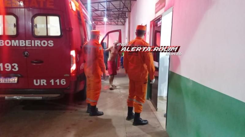Homem foi esfaqueado no peito nessa noite no bairro Olímpico, em Rolim de Moura Homem foi esfaqueado no peito nessa noite no bairro Olímpico, em Rolim de Moura