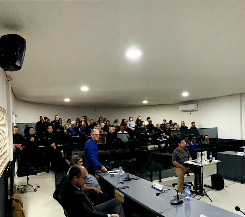 Policiais militares do 10° Batalhão em Novo Horizonte foram homenageados durante sessão solene Policiais militares do 10° Batalhão em Novo Horizonte foram homenageados durante sessão solene