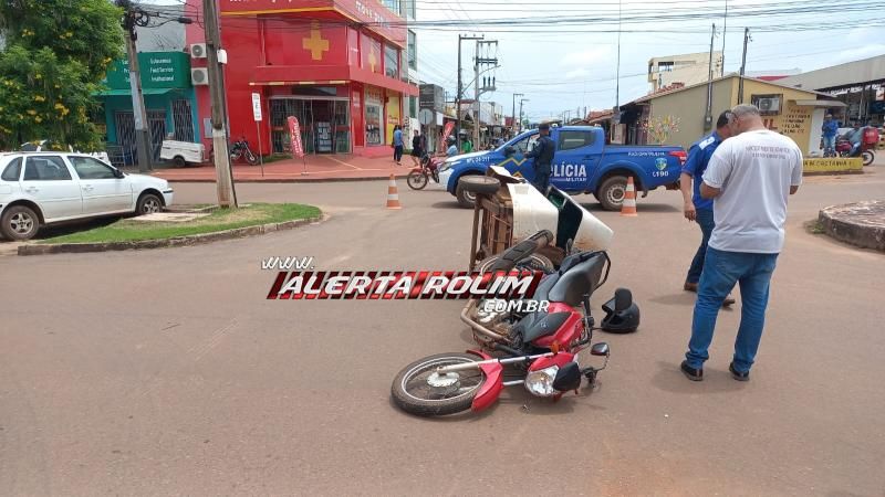 Segundo acidente de trânsito do dia deixou entregador de supermercado ferido no Centro de Rolim de Moura Segundo acidente de trânsito do dia deixou entregador de supermercado ferido no Centro de Rolim de Moura