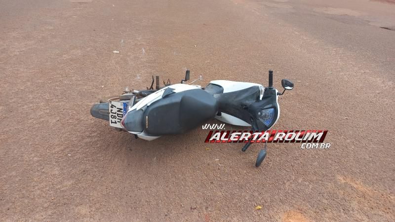 Terceiro acidente do dia deixou condutora de moto ferida no bairro São Cristóvão, em Rolim de Moura Terceiro acidente do dia deixou condutora de moto ferida no bairro São Cristóvão, em Rolim de Moura