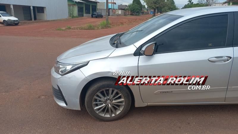 Terceiro acidente do dia deixou condutora de moto ferida no bairro São Cristóvão, em Rolim de Moura Terceiro acidente do dia deixou condutora de moto ferida no bairro São Cristóvão, em Rolim de Moura