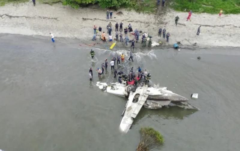 Aeronave de pequeno porte caiu em Ubatuba (SP) - Vídeo Aeronave de pequeno porte caiu em Ubatuba (SP) - Vídeo
