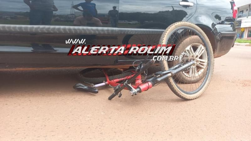 Bicicleta parou embaixo de carro após acidente de trânsito nesta manhã no Centro de Rolim de Moura Bicicleta parou embaixo de carro após acidente de trânsito nesta manhã no Centro de Rolim de Moura