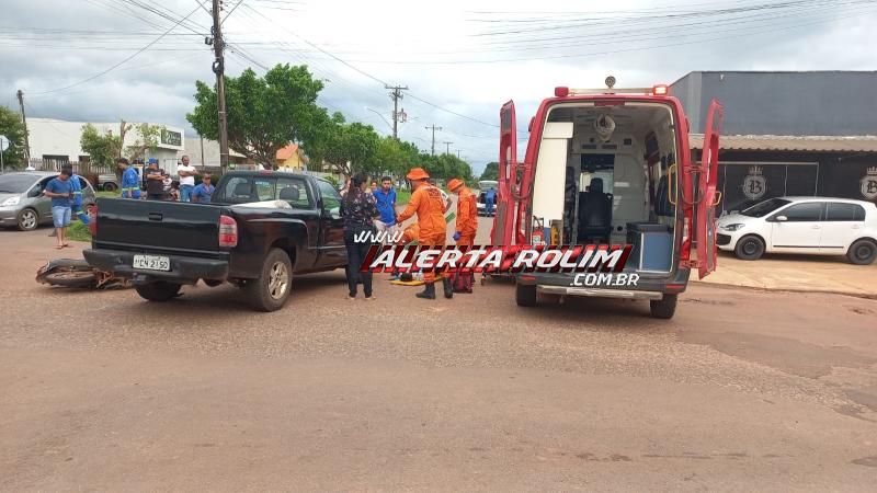 No segundo acidente de trânsito do dia, condutora de moto fraturou uma das pernas após ser atingida por caminhonete, em Rolim de Moura No segundo acidente de trânsito do dia, condutora de moto fraturou uma das pernas após ser atingida por caminhonete, em Rolim de Moura