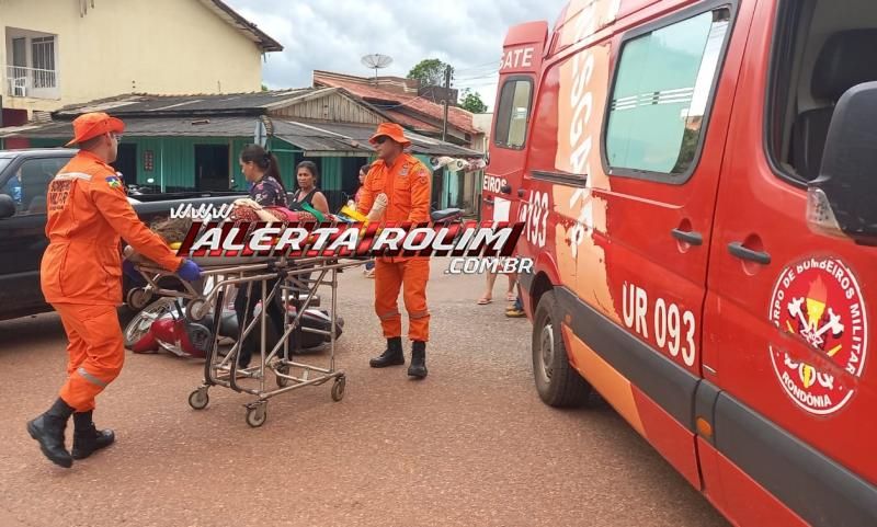 No segundo acidente de trânsito do dia, condutora de moto fraturou uma das pernas após ser atingida por caminhonete, em Rolim de Moura No segundo acidente de trânsito do dia, condutora de moto fraturou uma das pernas após ser atingida por caminhonete, em Rolim de Moura