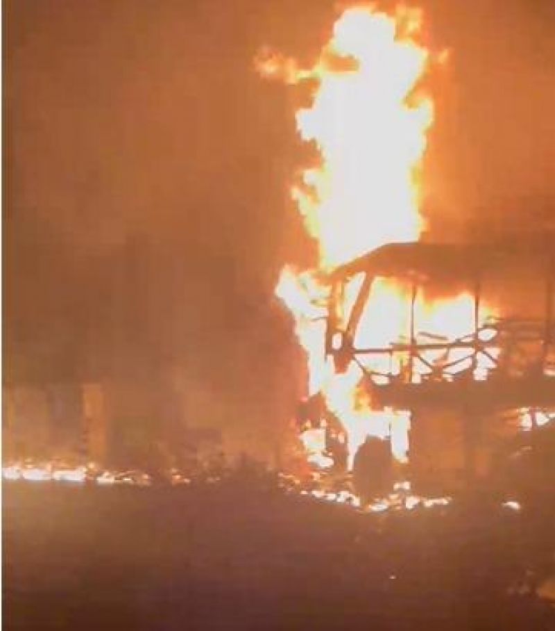 Ônibus da Eucatur e caminhão baú são incendiados em Mirante da Serra na madrugada desta terça-feira Ônibus da Eucatur e caminhão baú são incendiados em Mirante da Serra na madrugada desta terça-feira