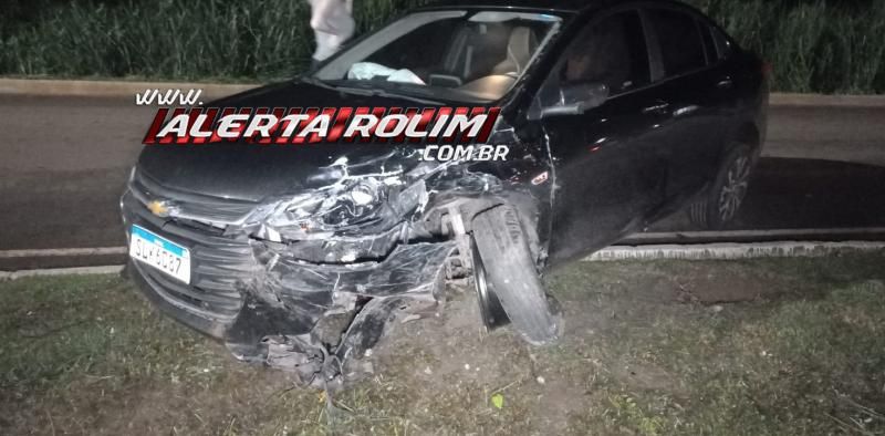 Terceiro acidente de trânsito do dia envolveu dois carros e ocorreu no bairro Cidade Alta, em Rolim de Moura Terceiro acidente de trânsito do dia envolveu dois carros e ocorreu no bairro Cidade Alta, em Rolim de Moura