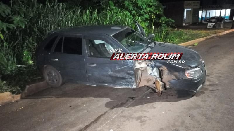Terceiro acidente de trânsito do dia envolveu dois carros e ocorreu no bairro Cidade Alta, em Rolim de Moura Terceiro acidente de trânsito do dia envolveu dois carros e ocorreu no bairro Cidade Alta, em Rolim de Moura