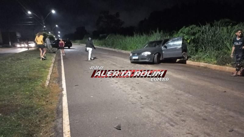 Terceiro acidente de trânsito do dia envolveu dois carros e ocorreu no bairro Cidade Alta, em Rolim de Moura Terceiro acidente de trânsito do dia envolveu dois carros e ocorreu no bairro Cidade Alta, em Rolim de Moura
