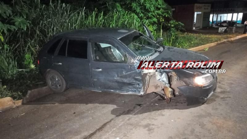 Terceiro acidente de trânsito do dia envolveu dois carros e ocorreu no bairro Cidade Alta, em Rolim de Moura Terceiro acidente de trânsito do dia envolveu dois carros e ocorreu no bairro Cidade Alta, em Rolim de Moura