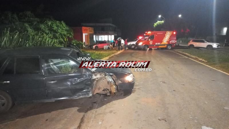 Terceiro acidente de trânsito do dia envolveu dois carros e ocorreu no bairro Cidade Alta, em Rolim de Moura Terceiro acidente de trânsito do dia envolveu dois carros e ocorreu no bairro Cidade Alta, em Rolim de Moura