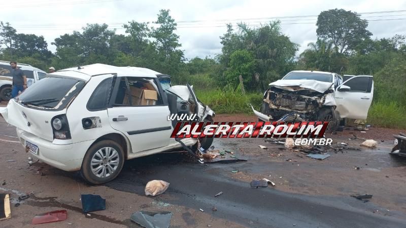 URGENTE – Colisão entre dois carros na RO 010 registrou 3 óbitos nesta manhã, em Rolim de Moura URGENTE – Colisão entre dois carros na RO 010 registrou 3 óbitos nesta manhã, em Rolim de Moura