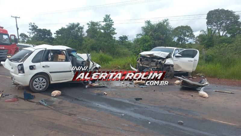 URGENTE – Colisão entre dois carros na RO 010 registrou 3 óbitos nesta manhã, em Rolim de Moura URGENTE – Colisão entre dois carros na RO 010 registrou 3 óbitos nesta manhã, em Rolim de Moura