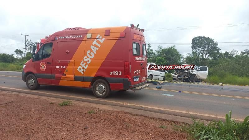 URGENTE – Colisão entre dois carros na RO 010 registrou 3 óbitos nesta manhã, em Rolim de Moura URGENTE – Colisão entre dois carros na RO 010 registrou 3 óbitos nesta manhã, em Rolim de Moura