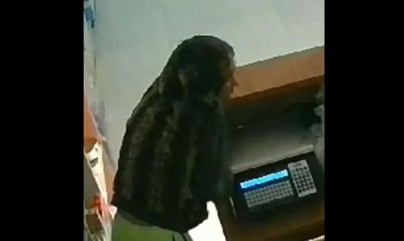 Durante madrugada, mulher invadiu e cometeu furto na Clínica Veterinária Anjos de Patas de Alta Floresta - Veja o vídeo Durante madrugada, mulher invadiu e cometeu furto na Clínica Veterinária Anjos de Patas de Alta Floresta - Veja o vídeo