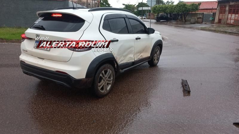 Motorista se evadiu do local após invadir preferencial e bater em outro carro nesta tarde, em Rolim de Moura Motorista se evadiu do local após invadir preferencial e bater em outro carro nesta tarde, em Rolim de Moura