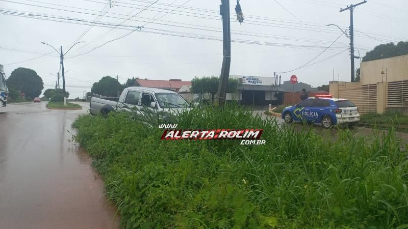 Acidente envolvendo ônibus e caminhonete foi registrado nesta tarde, em Rolim de Moura Acidente envolvendo ônibus e caminhonete foi registrado nesta tarde, em Rolim de Moura