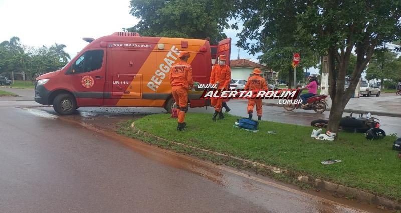 Acidente de trânsito envolvendo carro e moto deixou duas pessoas feridas nesta tarde em Rolim de Moura Acidente de trânsito envolvendo carro e moto deixou duas pessoas feridas nesta tarde em Rolim de Moura