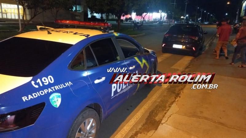 Acidente de trânsito envolvendo dois carros foi registrado nesta noite no Centro de Rolim de Moura Acidente de trânsito envolvendo dois carros foi registrado nesta noite no Centro de Rolim de Moura