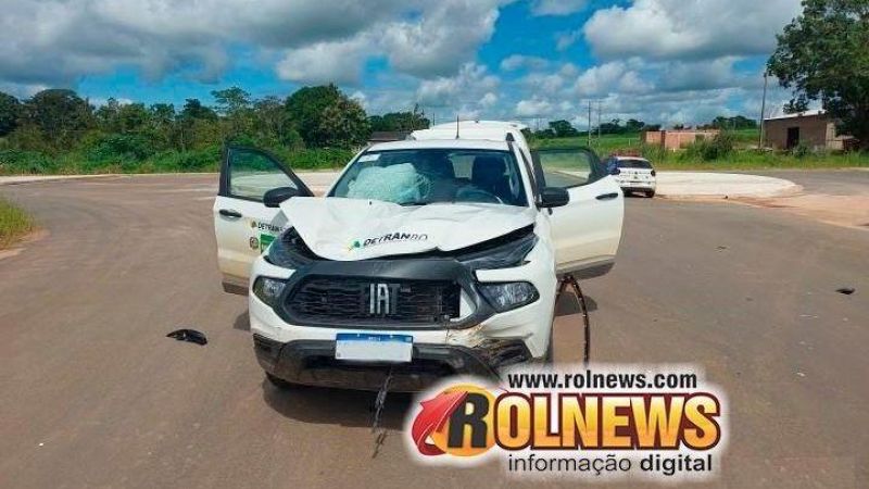 Acidente de trânsito envolvendo moto e caminhonete do DETRAN resultou em uma morte, em Santa Luzia do Oeste Acidente de trânsito envolvendo moto e caminhonete do DETRAN resultou em uma morte, em Santa Luzia do Oeste