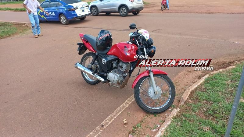 Acidente de trânsito envolvendo moto e caminhonete foi registrado nesta tarde, em Rolim de Moura Acidente de trânsito envolvendo moto e caminhonete foi registrado nesta tarde, em Rolim de Moura