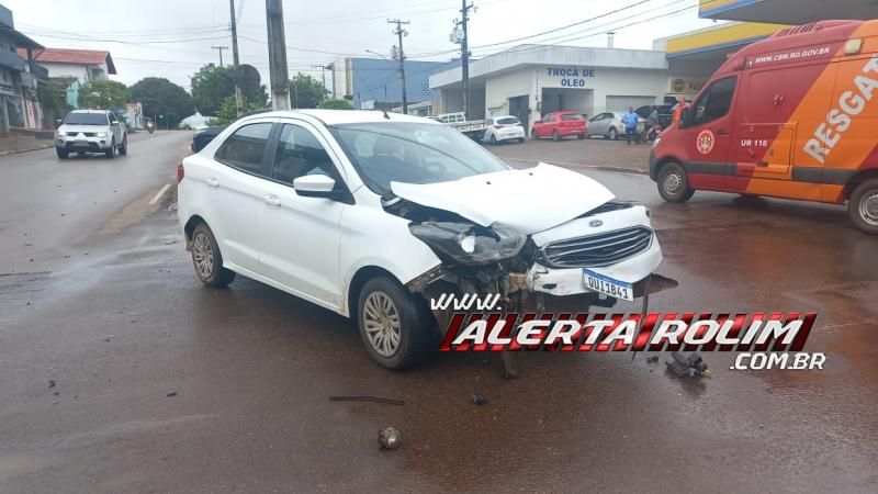 Acidente de trânsito foi registrado no cruzamento da Rua Tocantins com Av. 25 de Agosto, em Rolim de Moura Acidente de trânsito foi registrado no cruzamento da Rua Tocantins com Av. 25 de Agosto, em Rolim de Moura