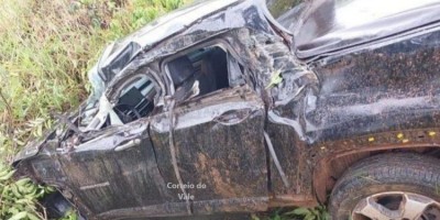 Acidente envolvendo caminhão e caminhonete deixou motorista preso entre às ferragens, em São Miguel do Guaporé Acidente envolvendo caminhão e caminhonete deixou motorista preso entre às ferragens, em São Miguel do Guaporé