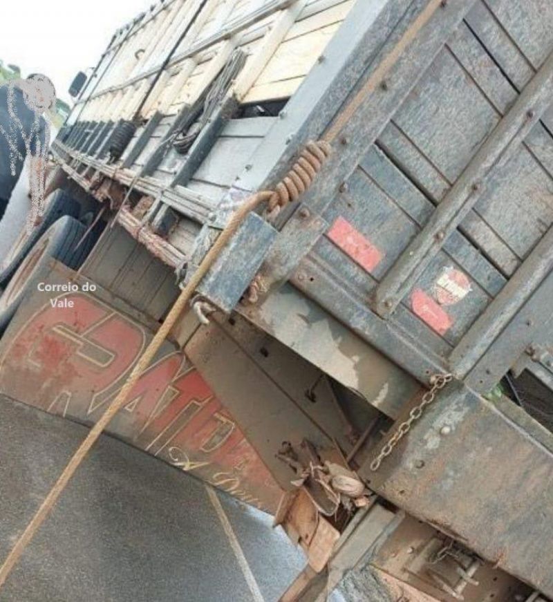 Acidente envolvendo caminhão e caminhonete deixou motorista preso entre às ferragens, em São Miguel do Guaporé Acidente envolvendo caminhão e caminhonete deixou motorista preso entre às ferragens, em São Miguel do Guaporé