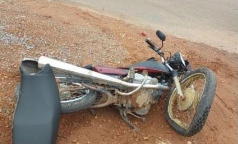 Caminhonete capotou durante acidente de trânsito em Seringueiras Caminhonete capotou durante acidente de trânsito em Seringueiras