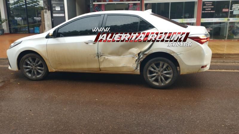 Colisão lateral entre caminhão e carro foi registrada nesta tarde no Centro de Rolim de Moura; veja o vídeo Colisão lateral entre caminhão e carro foi registrada nesta tarde no Centro de Rolim de Moura; veja o vídeo