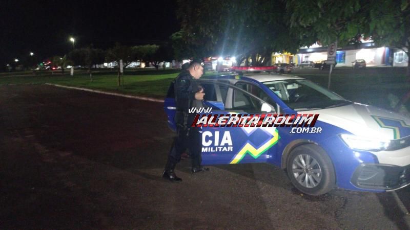 Homem foi atingido por tijolada na cabeça desferida por andarilho no Centro de Rolim de Moura Homem foi atingido por tijolada na cabeça desferida por andarilho no Centro de Rolim de Moura