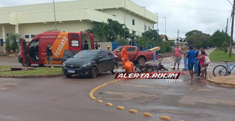 Acidente de trânsito foi registrado em rotatória nesta sexta-feira, em Rolim de Moura Acidente de trânsito foi registrado em rotatória nesta sexta-feira, em Rolim de Moura