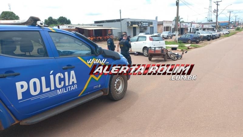 Acidente de trânsito envolvendo carro e moto deixou um ferido nesta tarde, em Rolim de Moura Acidente de trânsito envolvendo carro e moto deixou um ferido nesta tarde, em Rolim de Moura