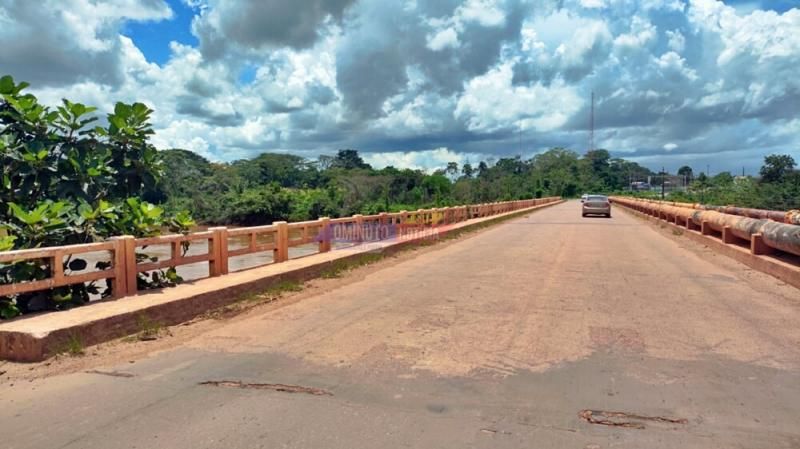 Bombeiros fazem buscas por homem que caiu com moto da ponte do rio Machado, em Cacoal Bombeiros fazem buscas por homem que caiu com moto da ponte do rio Machado, em Cacoal