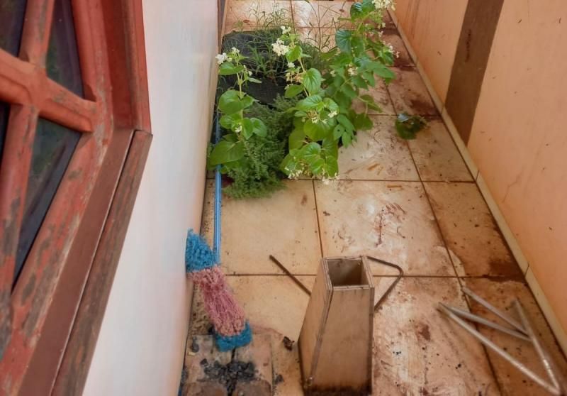 Suspeito foi preso em flagrante pela PM, após a prática de crimes de danos em residência e furto de fiações elétricas, em Rolim de Moura Suspeito foi preso em flagrante pela PM, após a prática de crimes de danos em residência e furto de fiações elétricas, em Rolim de Moura