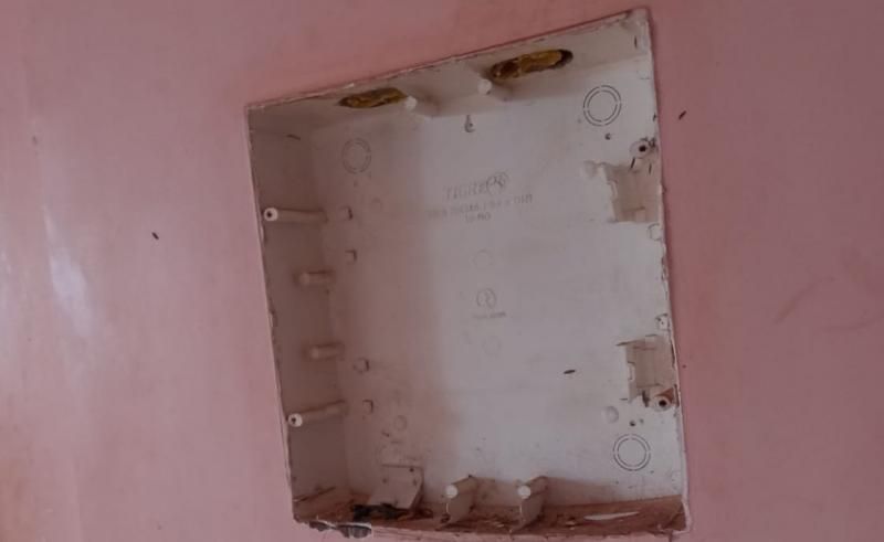 Suspeito foi preso em flagrante pela PM, após a prática de crimes de danos em residência e furto de fiações elétricas, em Rolim de Moura Suspeito foi preso em flagrante pela PM, após a prática de crimes de danos em residência e furto de fiações elétricas, em Rolim de Moura