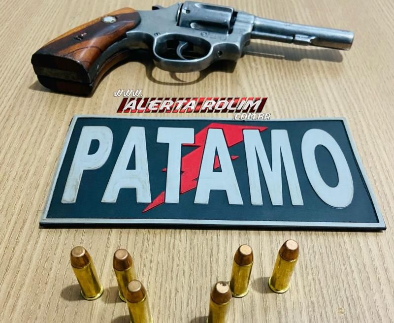 Vídeo - Indivíduo armado com revólver foi preso dentro de estabelecimento comercial pela equipe do PATAMO da PM, em Rolim de Moura Vídeo - Indivíduo armado com revólver foi preso dentro de estabelecimento comercial pela equipe do PATAMO da PM, em Rolim de Moura