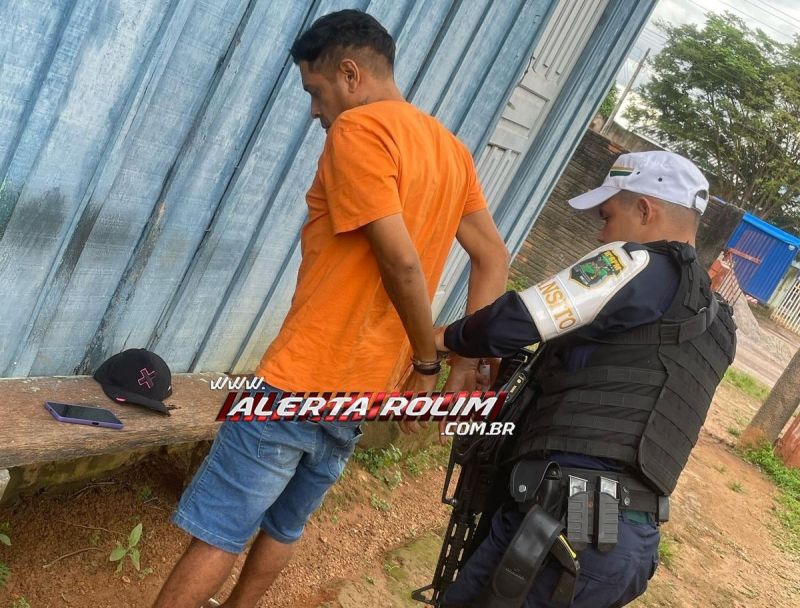 Rolimourense acusado de crime de tráfico de drogas, foi preso pela equipe da PTRAN da Polícia Militar do 10º Batalhão Rolimourense acusado de crime de tráfico de drogas, foi preso pela equipe da PTRAN da Polícia Militar do 10º Batalhão