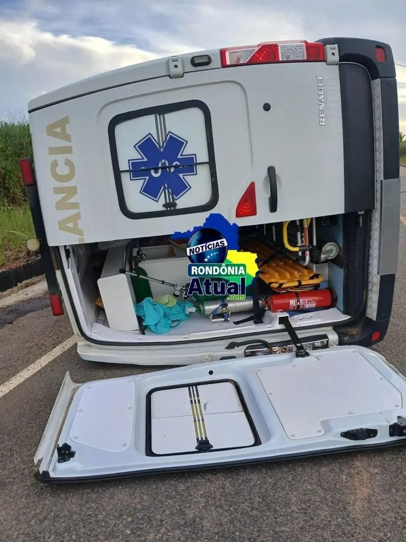 Acidente com ambulância que transportava paciente foi registrado na RO-133 no Vale do Anari Acidente com ambulância que transportava paciente foi registrado na RO-133 no Vale do Anari