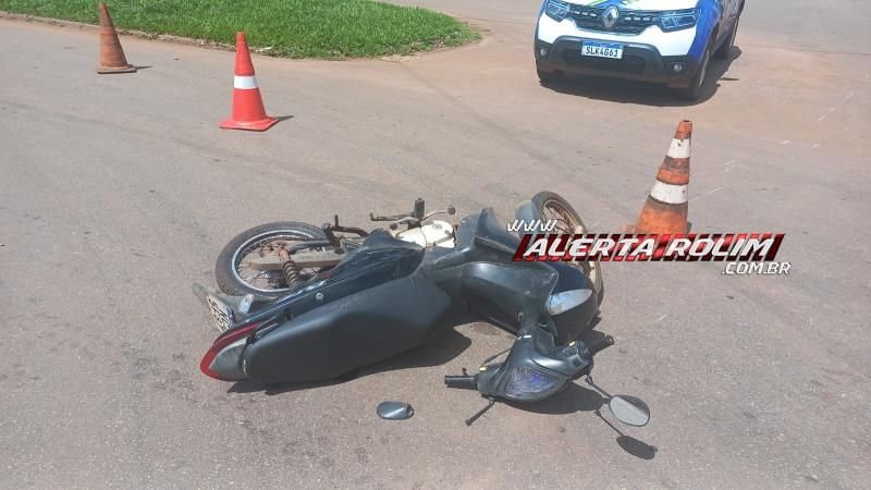 Acidente entre caminhonete e motoneta foi registrado em Rolim de Moura, veja o vídeo da colisão Acidente entre caminhonete e motoneta foi registrado em Rolim de Moura, veja o vídeo da colisão