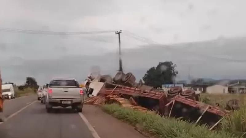 Acidente Gravíssimo é Registrado na BR-364 Próximo a Presidente Médici na Madrugada desta Quinta-feira Acidente Gravíssimo é Registrado na BR-364 Próximo a Presidente Médici na Madrugada desta Quinta-feira