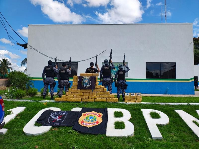 ATUALIZADA - Grande quantidade de drogas foi apreendida durante operação conjunta entre PF, PM e Exército, em Nova Brasilândia ATUALIZADA - Grande quantidade de drogas foi apreendida durante operação conjunta entre PF, PM e Exército, em Nova Brasilândia