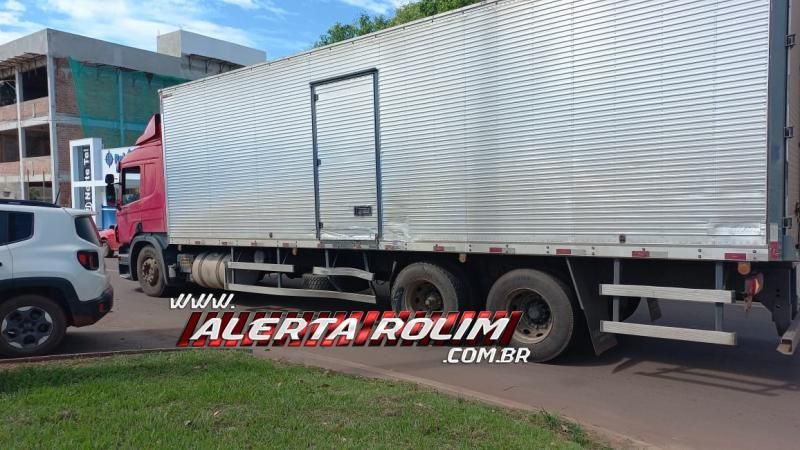 Colisão entre dois caminhões foi registrada nesta manhã, em Rolim de Moura Colisão entre dois caminhões foi registrada nesta manhã, em Rolim de Moura